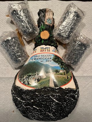 Bottiglia effetto pietra con 4 bicchieri