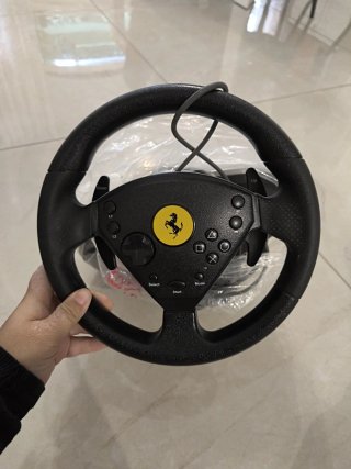 Volante Ferrari Thrustmaster