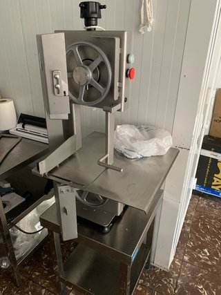 Venta de carniceria completa o por seprado.