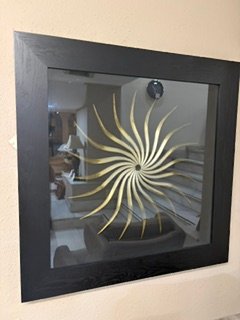 Cuadro Decorativo con Relieve Dorado