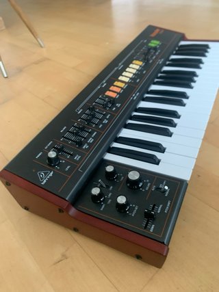 Behringer VC340 Vocoder Sintetizador