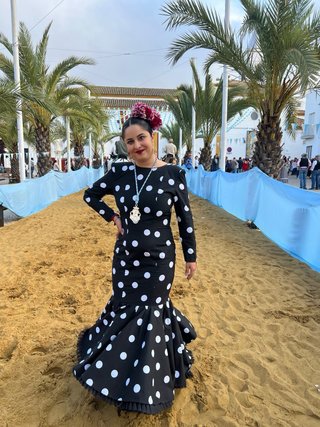 Traje de flamenca negro con lunares blancos