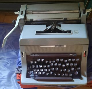 Máquina de escribir Olivetti Línea 88