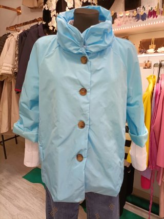 Gabardina corta impermeable
