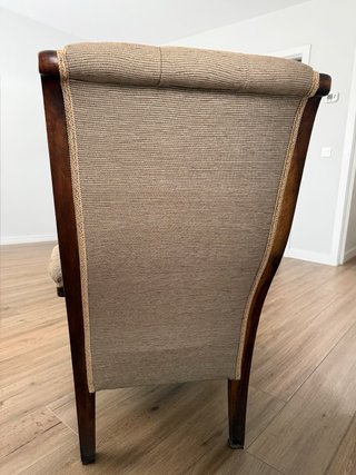 Sillón Antiguo de Madera con Respaldo Capitoné