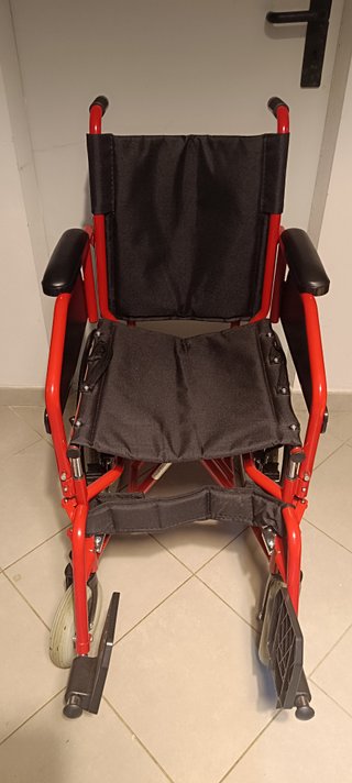 SEDIA A ROTELLE ROSSA PIEGHEVOLE