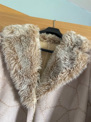 Abrigo largo piel beige