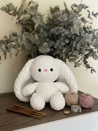 Conejo de Peluche Hecho a Mano en Crochet