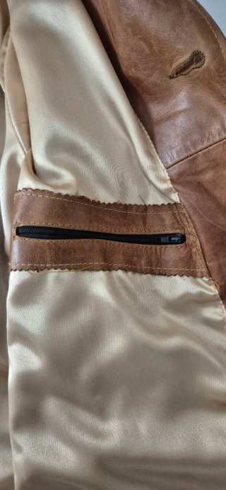 Chaquetón 3/4 de cuero clásico para hombre.