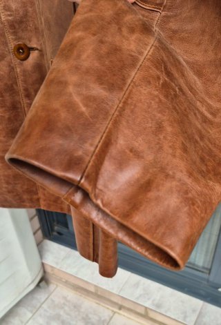 Chaquetón 3/4 de cuero clásico para hombre.