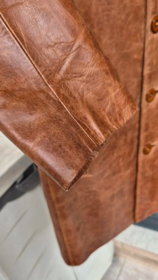 Chaquetón 3/4 de cuero clásico para hombre.