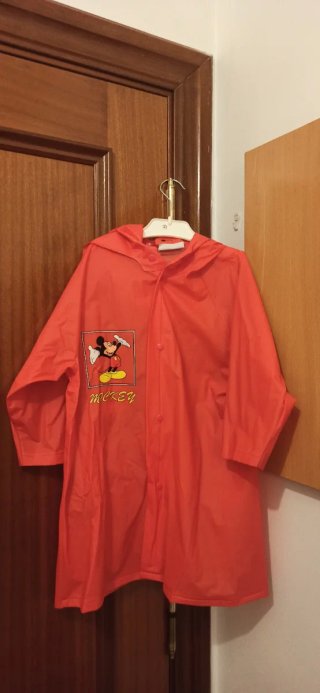 Chubasquero talla 4 Rojo de Mickey Mouse