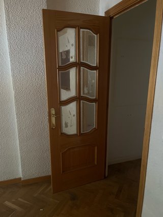 2 puertas de madera con cristal