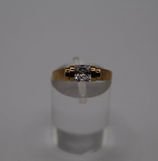 Anillo de Oro 18k con circonita