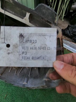 Caja de cambios y depósito limpiaparabrisas
