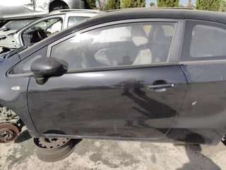 Puerta delantera izquierda Kia Rio III Hatch y_569