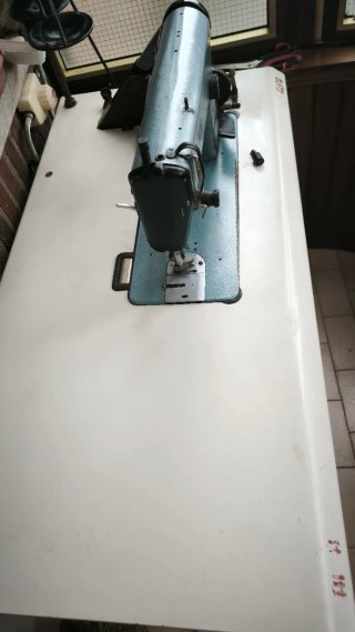 Máquina industrial de coser