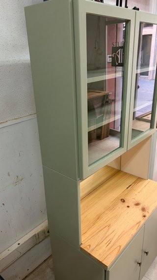 Credenza vintage con vetrine in legno e vetro