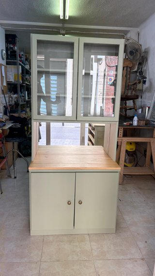 Credenza vintage con vetrine in legno e vetro