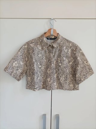 Camisa crop Zara estampado
