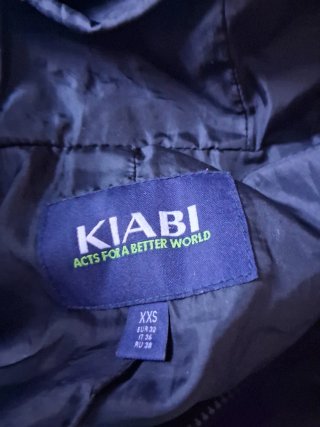 Chaquetón Negro Kiabi con Capucha Talla XXS