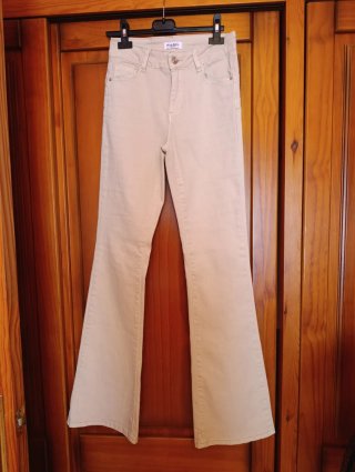 Pantalón de Campana Beige