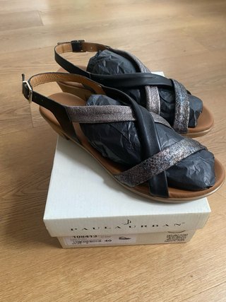 Sandalias Paula Urban negras y plateadas