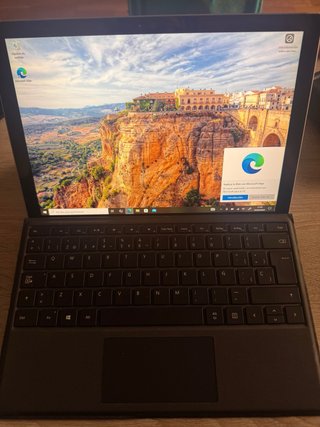 Microsoft Surface Pro 4 (i5 / 8GB / 256GB) + Penna