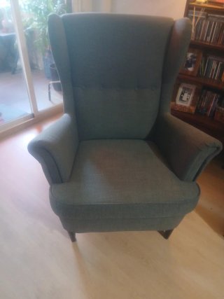 Sillón Orejero IKEA con Reposapiés