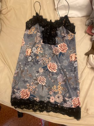 Camisa de tirantes con encaje y flores