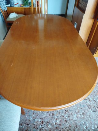 Mesa de madera extensible y 6 sillas