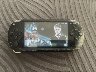 PSP 1000 Nera + 4 Giochi + Schede + Caricatore
