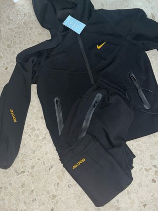 Conjunto Nike Tech x Nocta Negro y Dorado