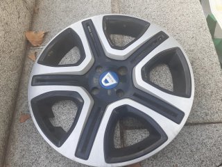 1 Tapacubo Dacia Sandero R16