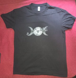 Camiseta Negra Símbolo Triple Luna Celta