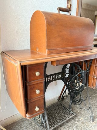 Máquina de coser Singer antigua