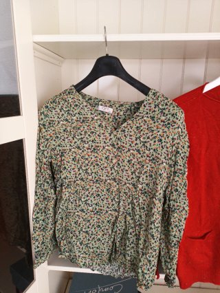 Camisa Milano verde y jersey rojo