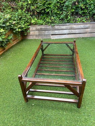 Mesa de centro de madera de teca y cristal
