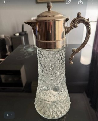 Jarra antigua  vintage  de cristal y metal platead