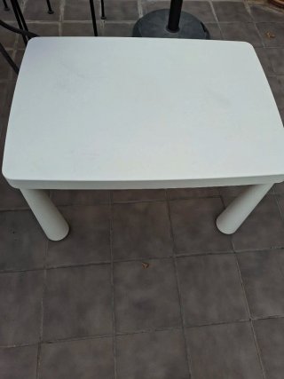 Cambiador IKEA + colchón + 2 fundas + mesa regalo