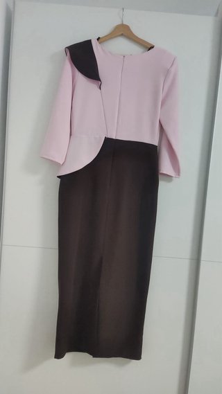Vestido boda rosa y marrón con volantes