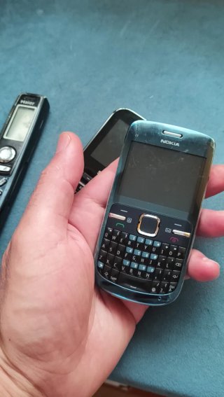 Teléfono Móvil Antiguo Haier 50 evro..otro dos 15