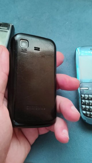 Teléfono Móvil Antiguo Haier 50 evro..otro dos 15