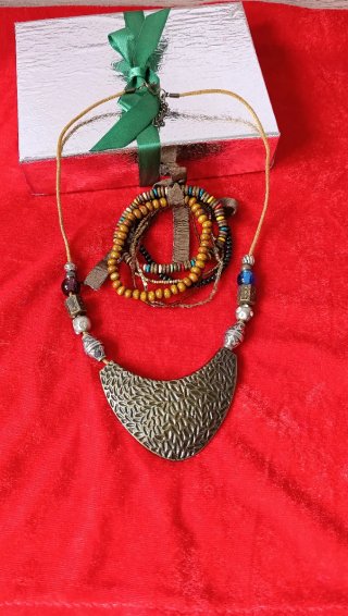 Conjunto Collar y Pendientes Étnicos