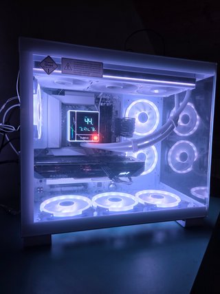 PC Assemblato 7800X3D 32GB RAM 9060xt 16gb