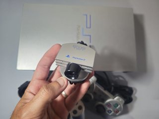 PS2 Fat Plateada + 2 Mandos Originales + Cámara
