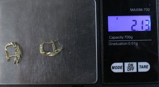 Pendientes de oro de 18k. Peso: 2.13 gr.