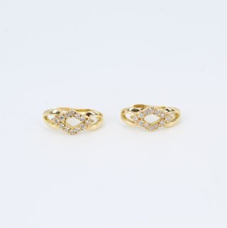Pendientes de oro de 18k. Peso: 2.13 gr.