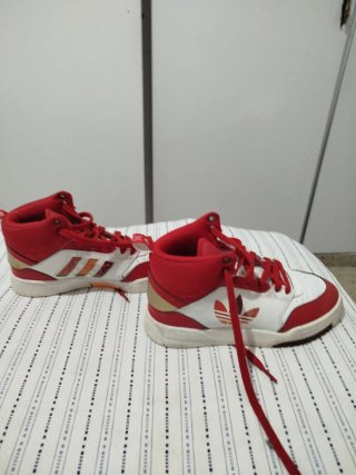 Zapatillas Adidas Blancas y Rojas