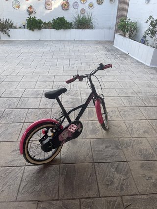 Bicicleta infantil Btwin rosa y negra
